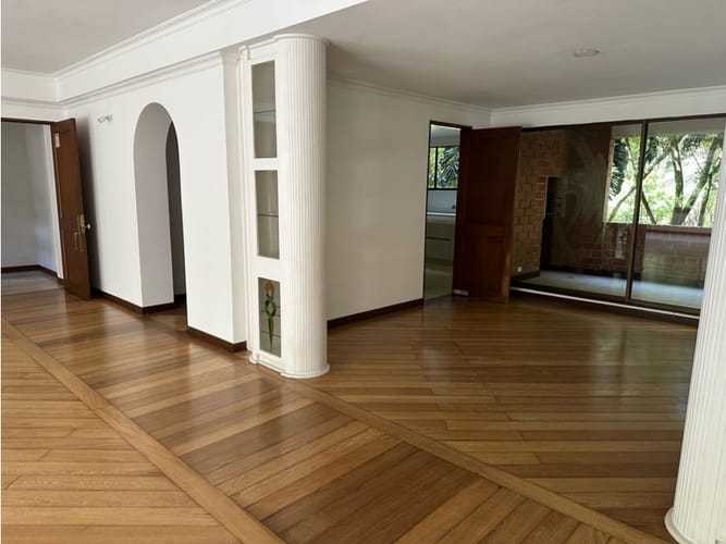 Apartamento de 3 alcobas en venta en El Poblado, Medellín, 241 m² · foto 1 de 24
