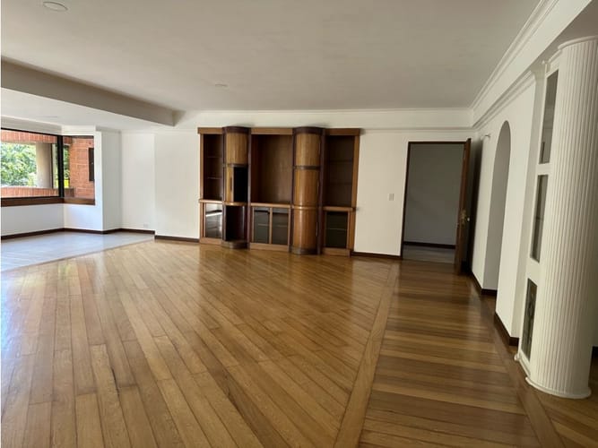 Apartamento de 3 alcobas en venta en El Poblado, Medellín, 241 m² · foto 2 de 24