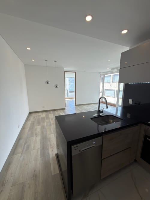 Apartamento de 1 alcoba en venta en Santa Barbara Occidental, Bogotá, 60 m² · foto 4 de 20