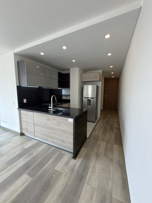 Apartamento de 1 alcoba en venta en Santa Barbara Occidental, Bogotá, 60 m² · foto 3 de 20