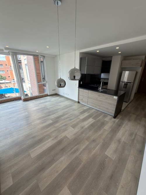 Apartamento de 1 alcoba en venta en Santa Barbara Occidental, Bogotá, 60 m² · foto 2 de 20