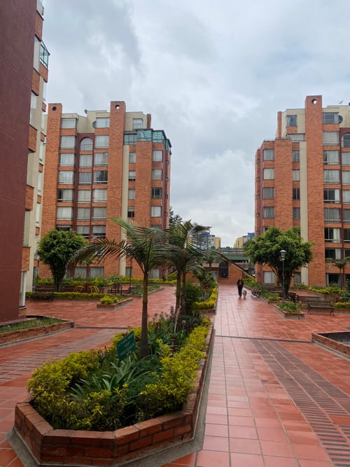 Apartamento de 3 alcobas en venta en Ciudad Salitre, Bogotá, 84 m² · foto 2 de 18