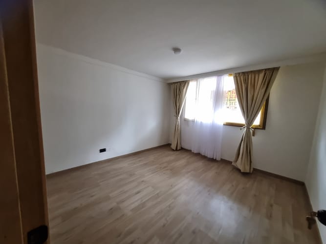 Apartamento de 5 alcobas en arriendo en Chicó Navarra, Bogotá, 180 m² · foto 9 de 11