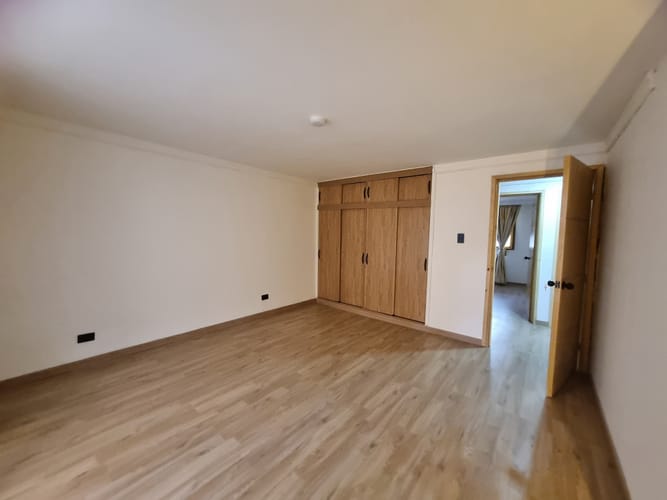Apartamento de 5 alcobas en arriendo en Chicó Navarra, Bogotá, 180 m² · foto 3 de 11