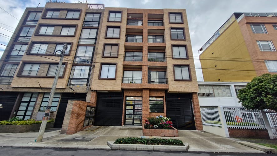 Apartamento de 1 alcoba en venta en San Luis, Bogotá, 46 m² · foto 1 de 16