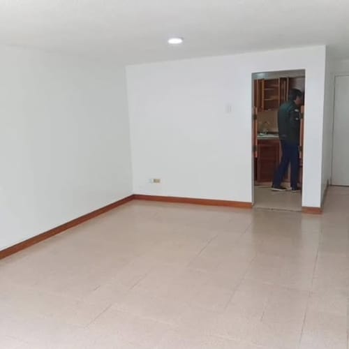 Apartamento de 3 alcobas en venta en Quinta Paredes, Bogotá, 75 m² · foto 3 de 9