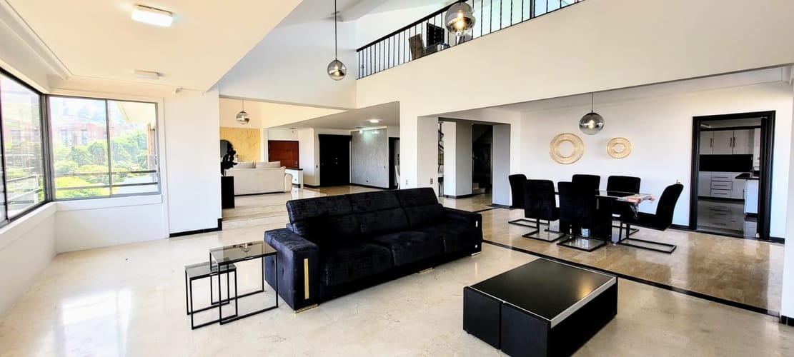 Apartamento de 6 alcobas en venta en El Poblado, Medellín, 480 m² · foto 2 de 15