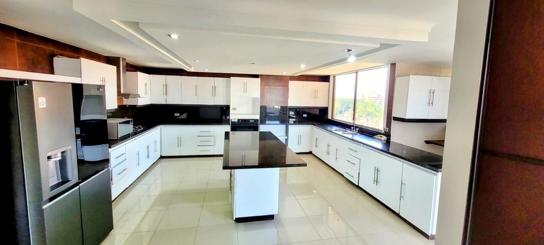 Apartamento de 6 alcobas en venta en El Poblado, Medellín, 480 m² · foto 6 de 15