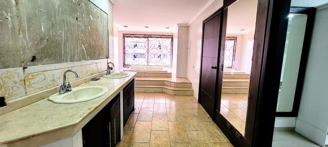 Apartamento de 6 alcobas en venta en El Poblado, Medellín, 480 m² · foto 14 de 15