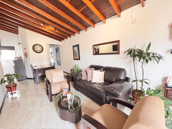 Apartamento de 3 alcobas en venta en La Independencia, Itagüí, 75 m² · foto 4 de 15