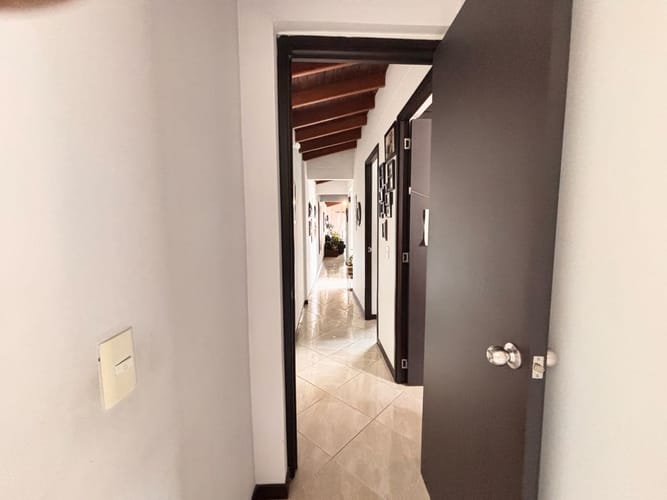 Apartamento de 3 alcobas en venta en La Independencia, Itagüí, 75 m² · foto 9 de 15