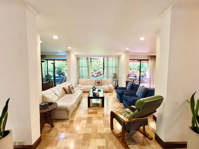 Casa de 3 alcobas en venta en Los Balsos, Medellín, 210 m² · foto 1 de 17