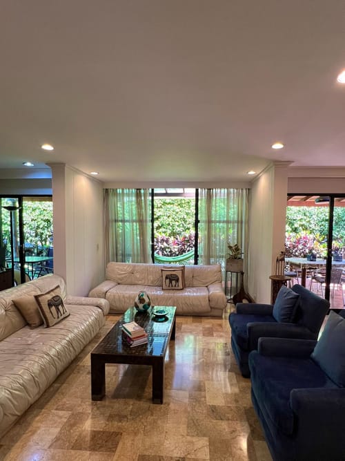 Casa de 3 alcobas en venta en Los Balsos, Medellín, 210 m² · foto 2 de 17