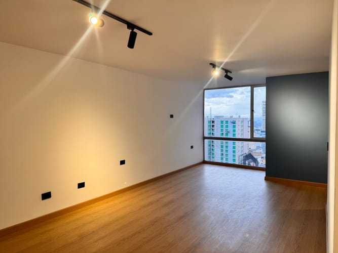Apartamento de 2 alcobas en venta en Las Nieves, Bogotá, 71 m² · foto 2 de 12