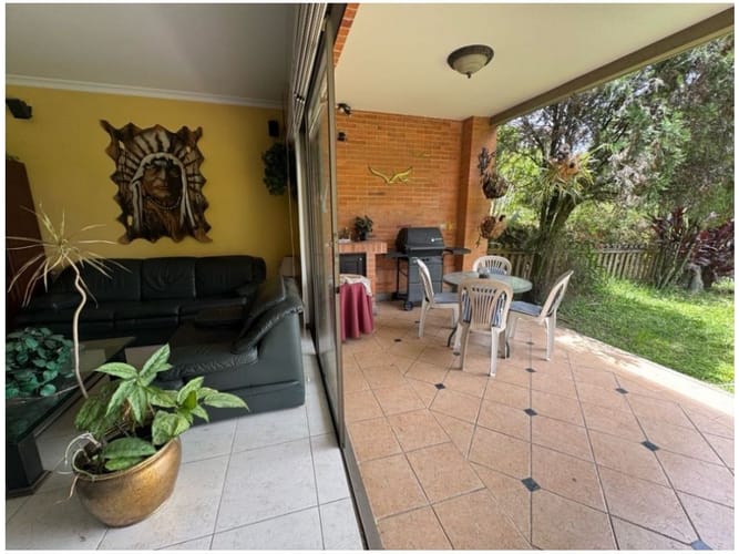 Casa de 3 alcobas en venta en Altos Del Poblado, Medellín, 345 m² · foto 3 de 17