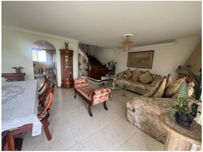 Casa de 3 alcobas en venta en Altos Del Poblado, Medellín, 345 m² · foto 6 de 17