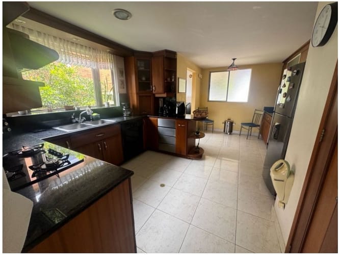 Casa de 3 alcobas en venta en Altos Del Poblado, Medellín, 345 m² · foto 7 de 17