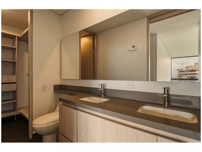 Apartamento de 3 alcobas en venta en El Poblado, Medellín, 139 m² · foto 10 de 21