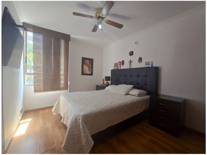 Apartamento de 4 alcobas en venta en Loma De Los Bernal, Medellín, 120 m² · foto 17 de 20