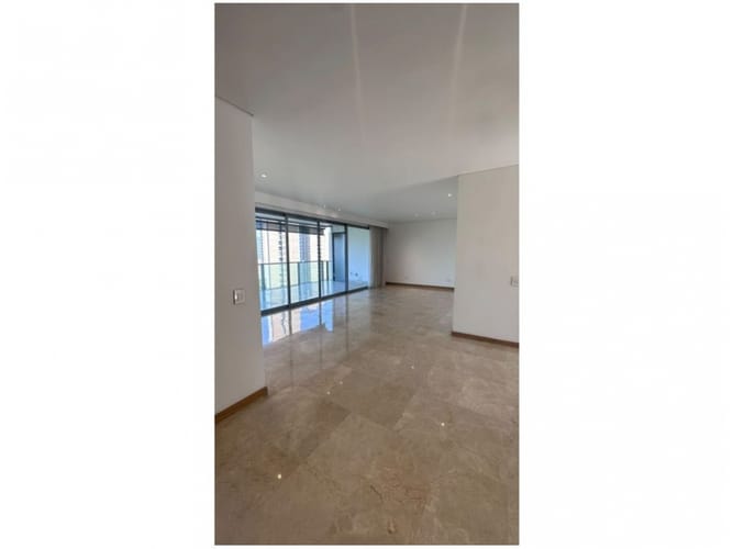 Apartamento de 3 alcobas en venta en El Poblado, Medellín, 245 m² · foto 2 de 17