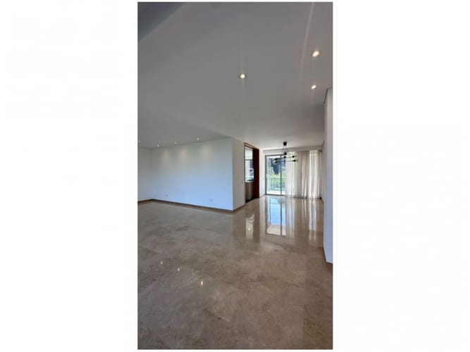 Apartamento de 3 alcobas en venta en El Poblado, Medellín, 245 m² · foto 13 de 17