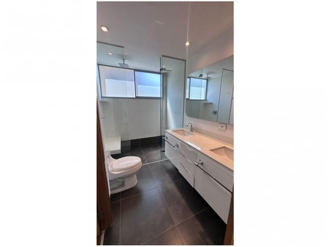 Apartamento de 3 alcobas en venta en El Poblado, Medellín, 245 m² · foto 16 de 17