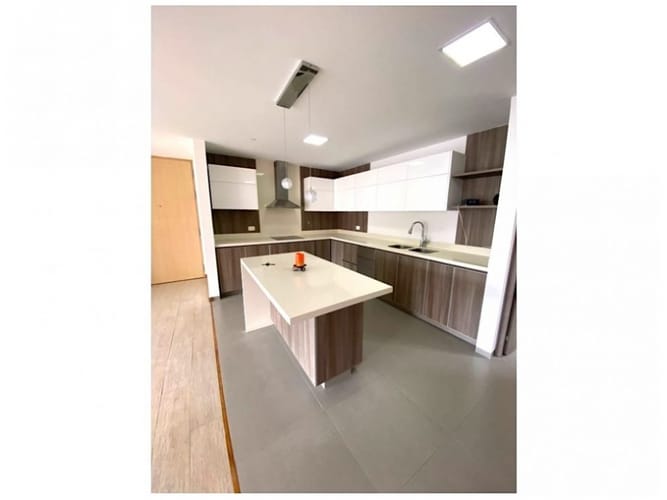 Apartamento de 3 alcobas en venta en Loma Del Esmeraldal, Envigado, 169 m² · foto 9 de 24