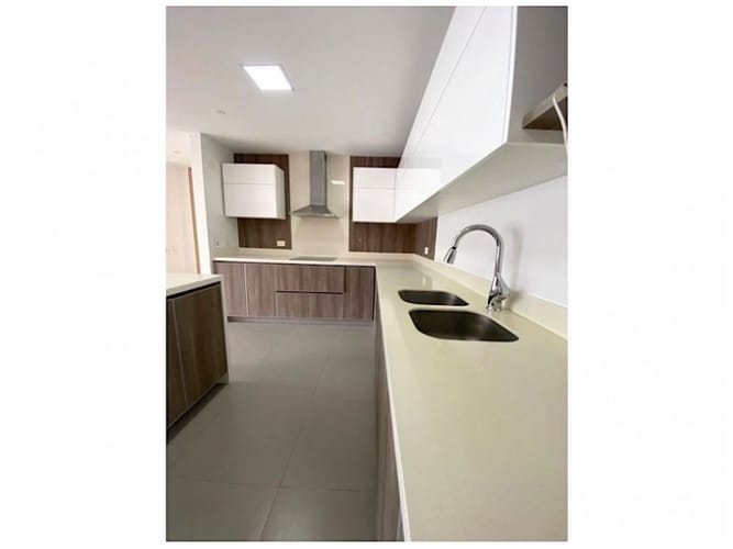 Apartamento de 3 alcobas en venta en Loma Del Esmeraldal, Envigado, 169 m² · foto 10 de 24