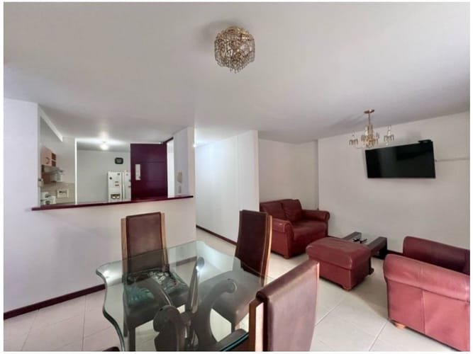 Apartamento de 2 alcobas en venta en El Poblado, Medellín, 121 m² · foto 3 de 18