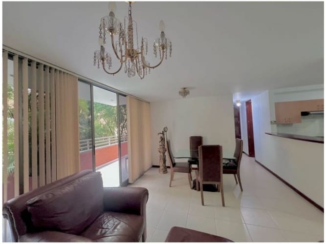 Apartamento de 2 alcobas en venta en El Poblado, Medellín, 121 m² · foto 4 de 18