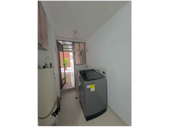 Apartamento de 2 alcobas en venta en El Poblado, Medellín, 121 m² · foto 6 de 18