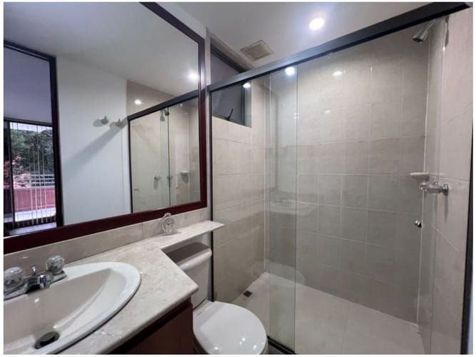 Apartamento de 2 alcobas en venta en El Poblado, Medellín, 121 m² · foto 15 de 18
