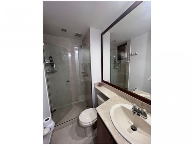 Apartamento de 2 alcobas en venta en El Poblado, Medellín, 121 m² · foto 17 de 18