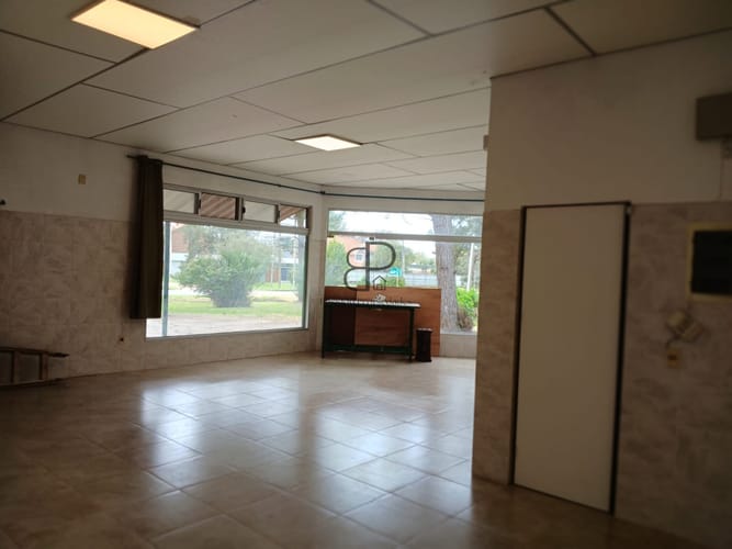 Alquiler Local Comercial 200m2 Lomas de Solymar · Photo 5