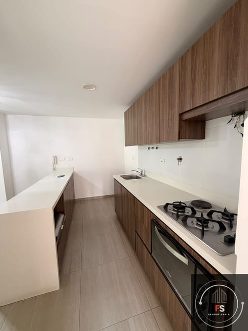 Apartamento de 3 alcobas en arriendo en Tres Esquinas, Sabaneta, 90 m² · foto 1 de 18