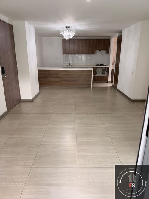 Apartamento de 3 alcobas en arriendo en Tres Esquinas, Sabaneta, 90 m² · foto 2 de 18