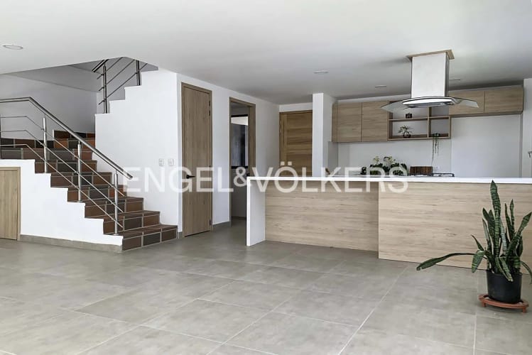 Casa de 4 alcobas en venta en Barro Blanco, Rionegro, 220 m² · foto 2 de 6