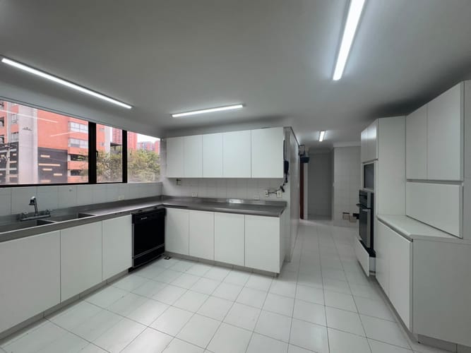 Apartamento de 4 alcobas en arriendo en El Poblado, Sabaneta, 400 m² · foto 5 de 19