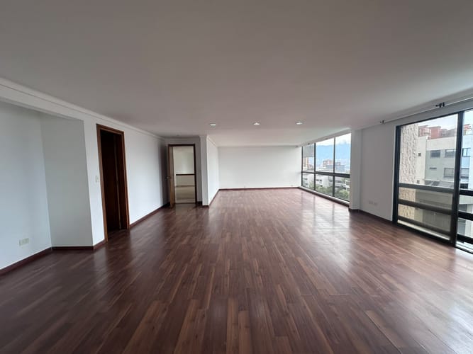Apartamento de 4 alcobas en arriendo en El Poblado, Sabaneta, 400 m² · foto 2 de 19