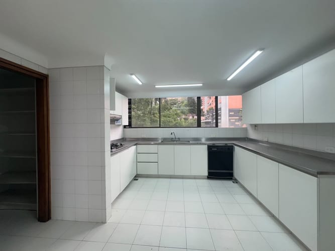 Apartamento de 4 alcobas en arriendo en El Poblado, Sabaneta, 400 m² · foto 4 de 19