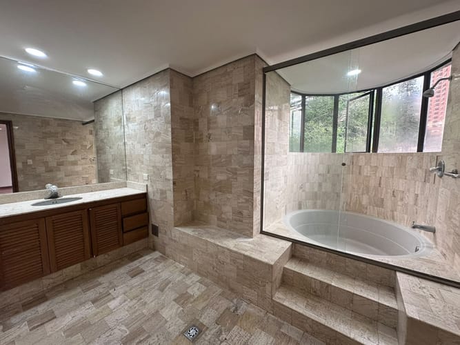 Apartamento de 4 alcobas en arriendo en El Poblado, Sabaneta, 400 m² · foto 18 de 19