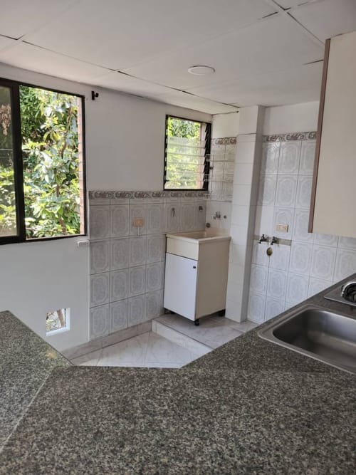 Apartamento en arriendo en El Velódromo, Medellín, 84 m² · foto 5 de 14