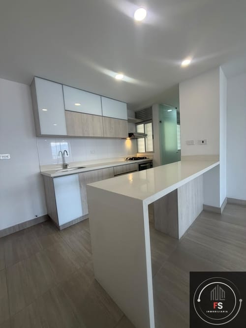 Apartamento de 2 alcobas en arriendo en Los Alcazares, Sabaneta, 75 m² · foto 2 de 22