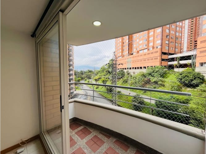 Apartamento de 1 alcoba en arriendo en Loma Del Indio, Medellín, 46 m² · foto 2 de 23