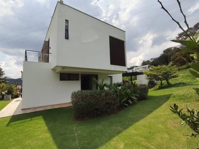 Casa de 6 alcobas en arriendo en Pance, Cali, 460 m² · foto 2 de 24