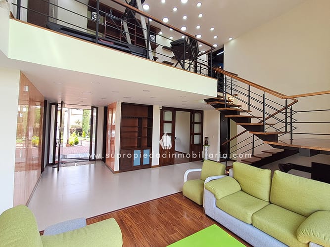 Casa de 3 alcobas en venta en Siberia, Cota, 232 m² · foto 2 de 24