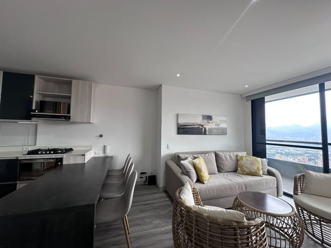 Apartamento de 1 alcoba en arriendo en El Poblado, Medellín, 57 m² · foto 2 de 19