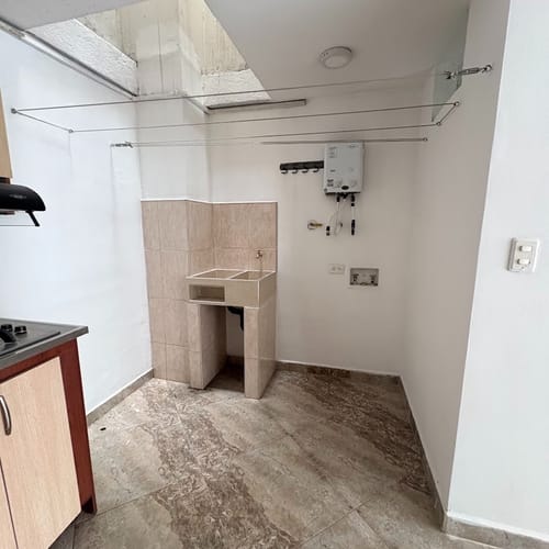 Apartaestudio en arriendo en La Gloria, Medellín, 35 m² · foto 6 de 7