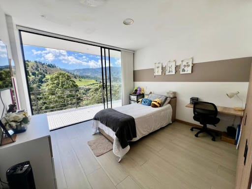 Casa de 5 alcobas en venta en La Doctora, Sabaneta, 400 m² · foto 18 de 24