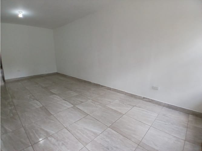 Casa de 4 alcobas en arriendo en Rosales, Medellín, 190 m² · foto 2 de 16